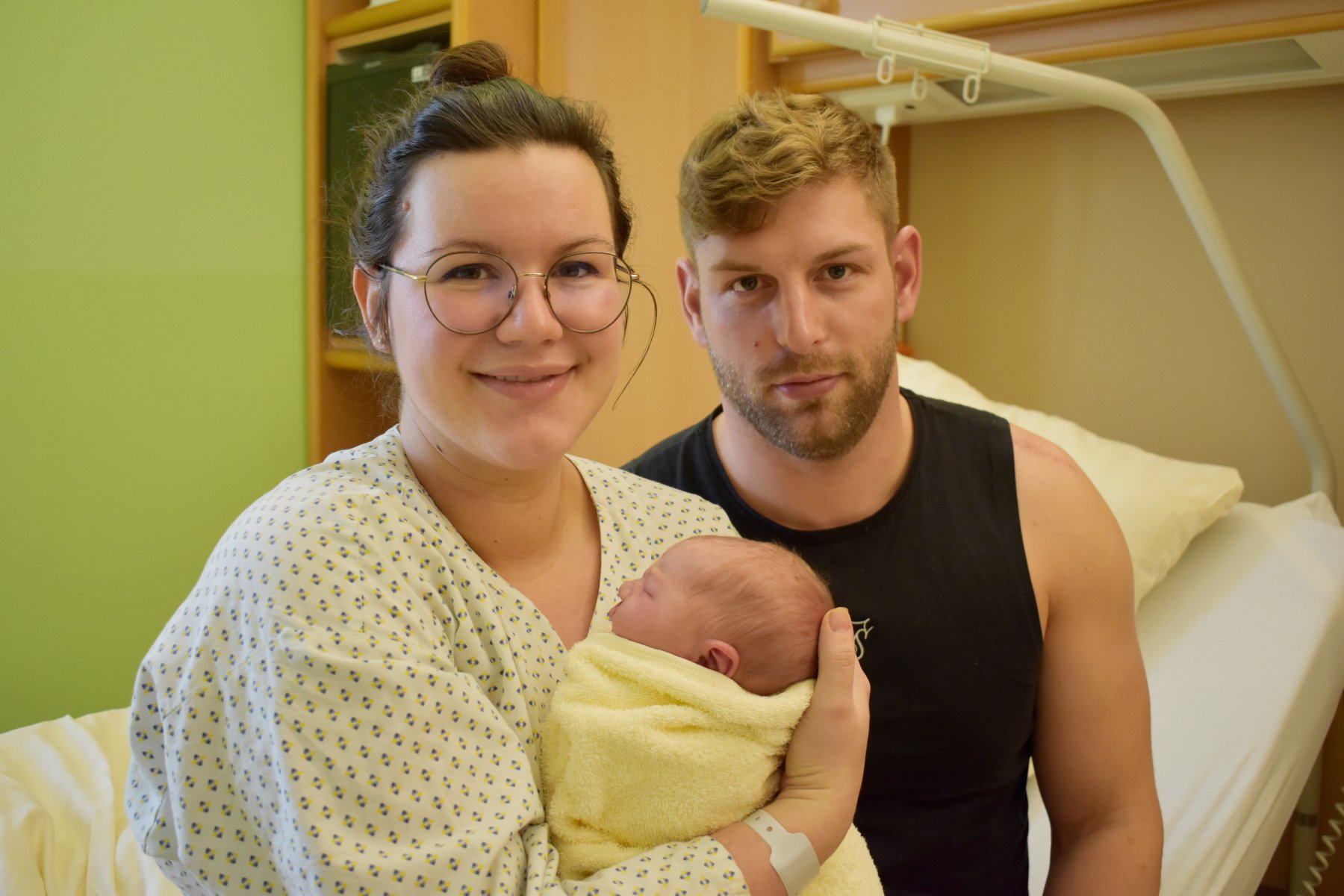 Die Eltern mit Neujahrsbaby Marie