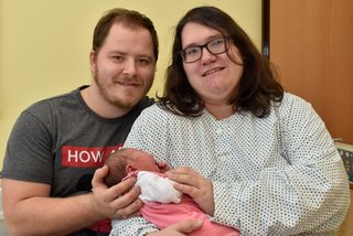 Die Eltern mit Neujahrsbaby Emily