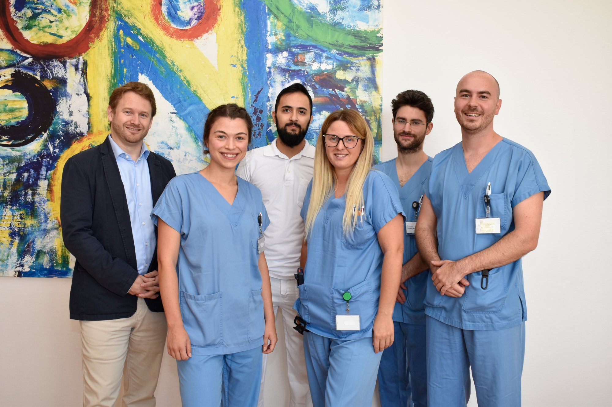 OA Dr. Thomas Laschitz mit den Turnusärztinnen und Turnusärzten Marlene Rotter, Tawab Shoja, Armela Smajic, Lorenzo Gartler-Mirzai und Stefan Schuster
