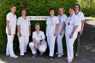Koordinatorin Birgit Leißer, Palliativärztin Doris Jaux, Claudia Schirrer, Sandra Busta, Petra Rohringer, Manuela Wolfram und dipl. Sozialarbeiterin Monika Jachs