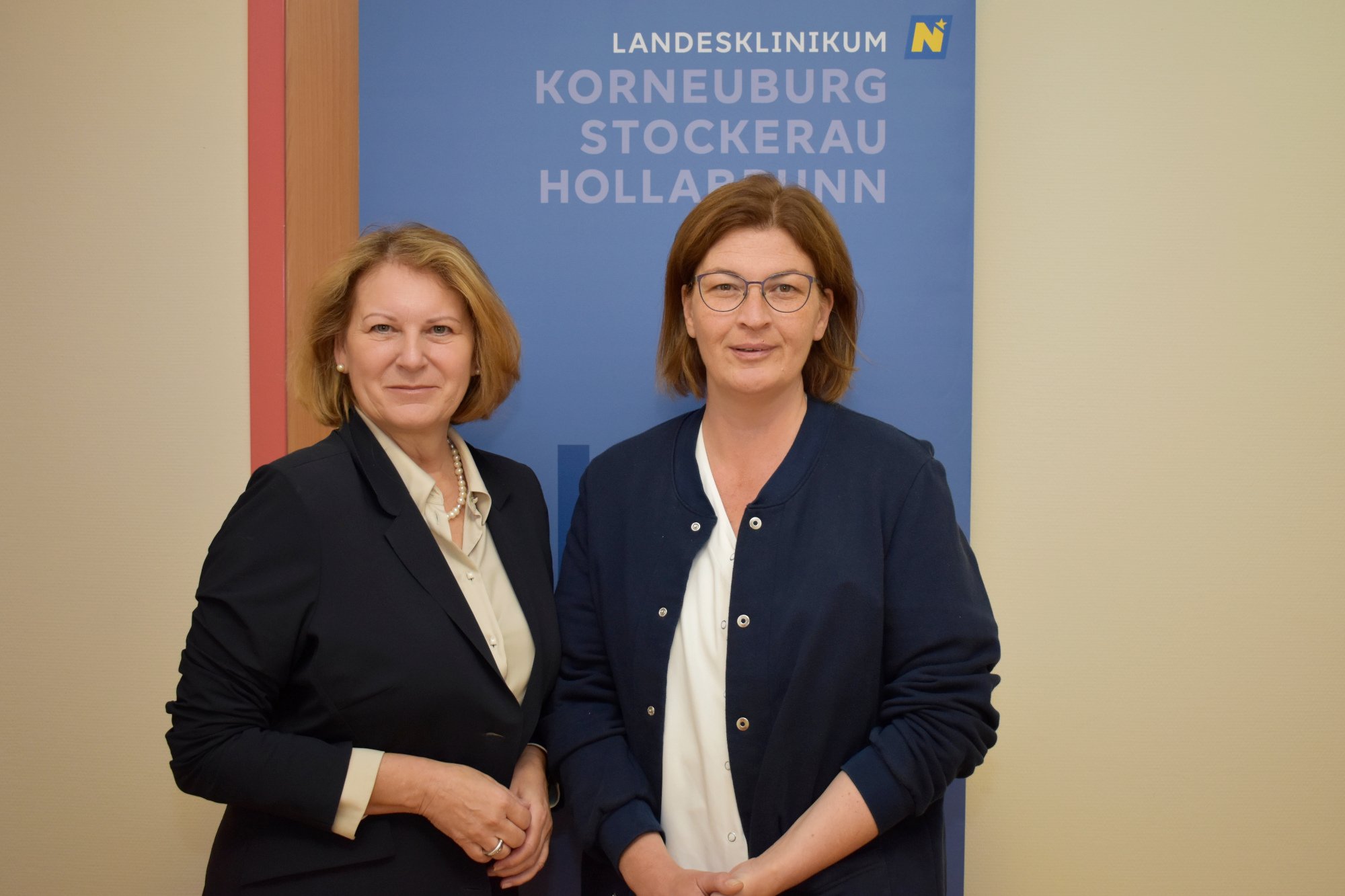 Pflegedirektorin Hickelsberger begrüßte die neue Stationsleitung Barbara Langer