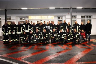 Die Mannschaft der FF Hollabrunn mit den Klinikums-Mitarbeitern