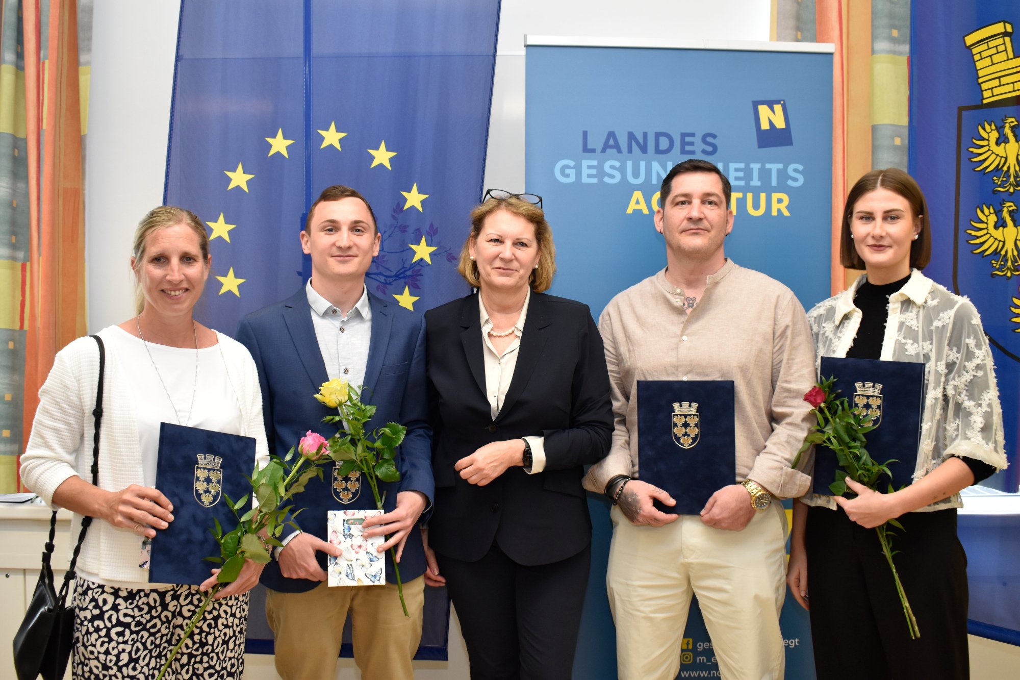 Gruppenbild der fünf neuen Praxisanleitenden