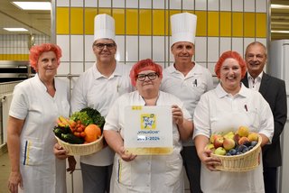 Das Küchenteam freut sich über die Auszeichnung