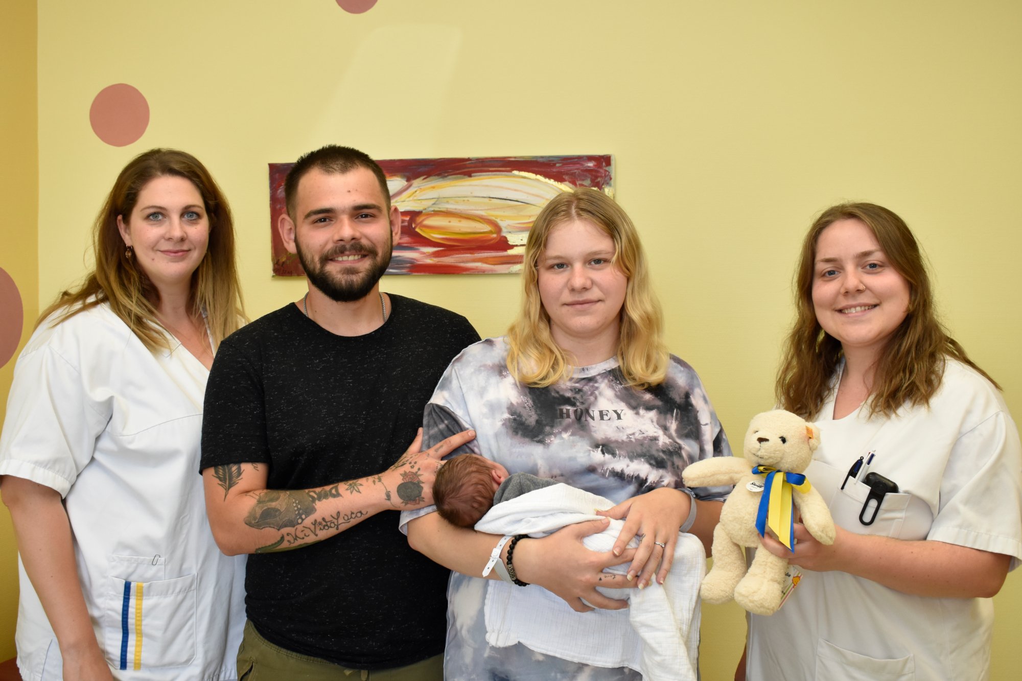 Die stolzen Eltern mit Jubiläumsbaby Emilio