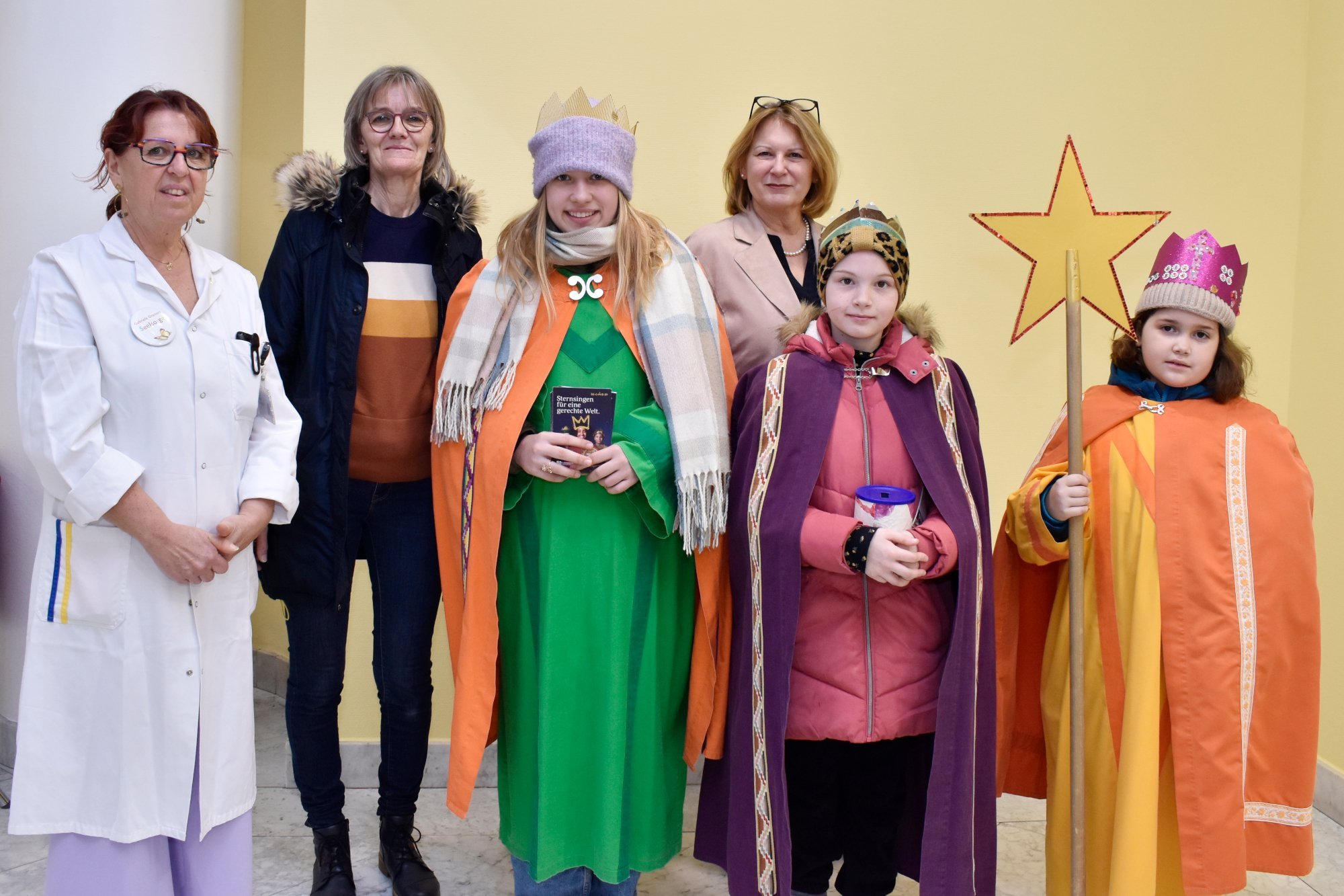 Die Sternsingerinnen besuchten das Klinikum.