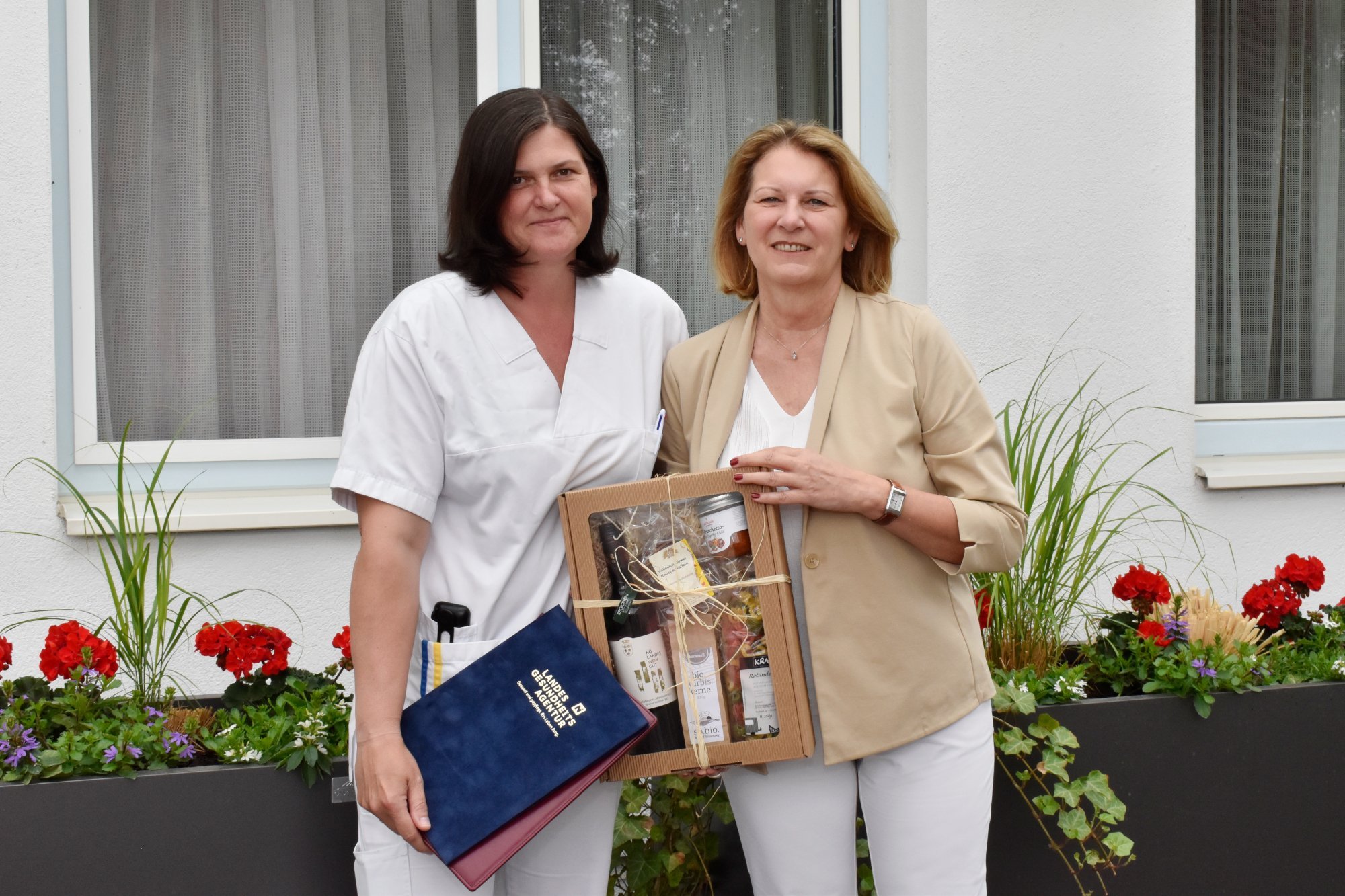 STL DGKP Ernestine Petz und Pflegedirektorin DGKP Silvia Hickelsberger, MSc, MBA