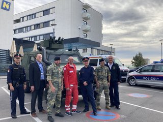 Von 9. bis 11. Oktober findet eine Übung des Bundesheeres in Zusammenarbeit mit den Landeskliniken Hollabrunn, Mistelbach-Gänserndorf und dem Medizinischen Zentrum Gänserndorf sowie der Polizei, dem Roten Kreuz und der Feuerwehr sowie im Bezirk Hollabrunn auch mit der Bezirkshauptmannschaft statt