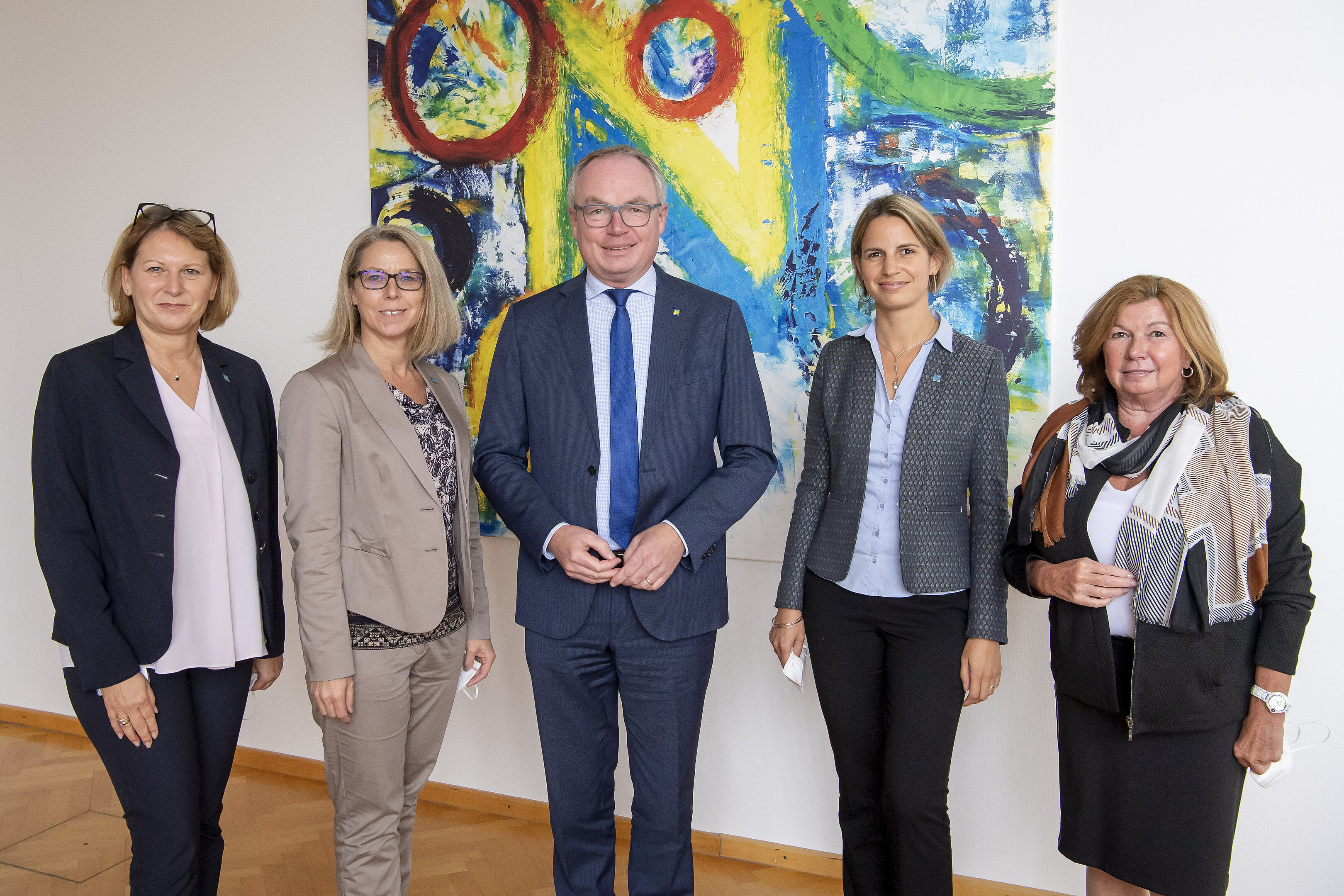 Pflegedirektorin DGKP Silvia Hickelsberger, MSc, MBA, Geschäftsführerin Mag. Katja Sacher, BSc (Gesundheitsregion Weinviertel GmbH), Kaufmännische Direktorin Andrea Dankelmaier, BA MA MA und Ärztliche Direktorin Primaria Dr. Susanne Davies begrüßten LH-Stv. Dr. Stephan Pernkopf im Landesklinikum Hollabrunn