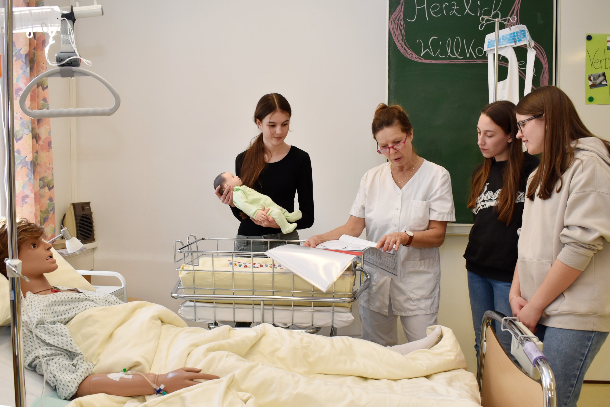 Katharina Gruber, DGKP Helga Gössl, Emma Streithofer und Katharina Übl